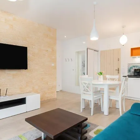 Waterline Deluxe Class, Family Place