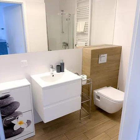 Waterline, Family Place Apartman